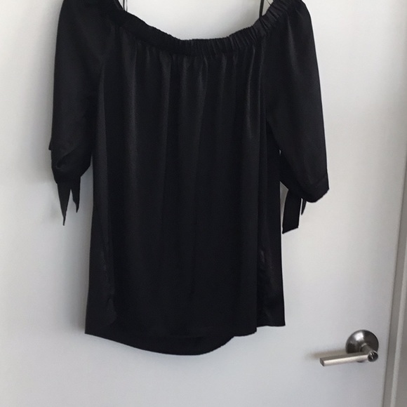 H&M silk off the shoulder black blouse $25 Size 12 - Picture 2 of 4